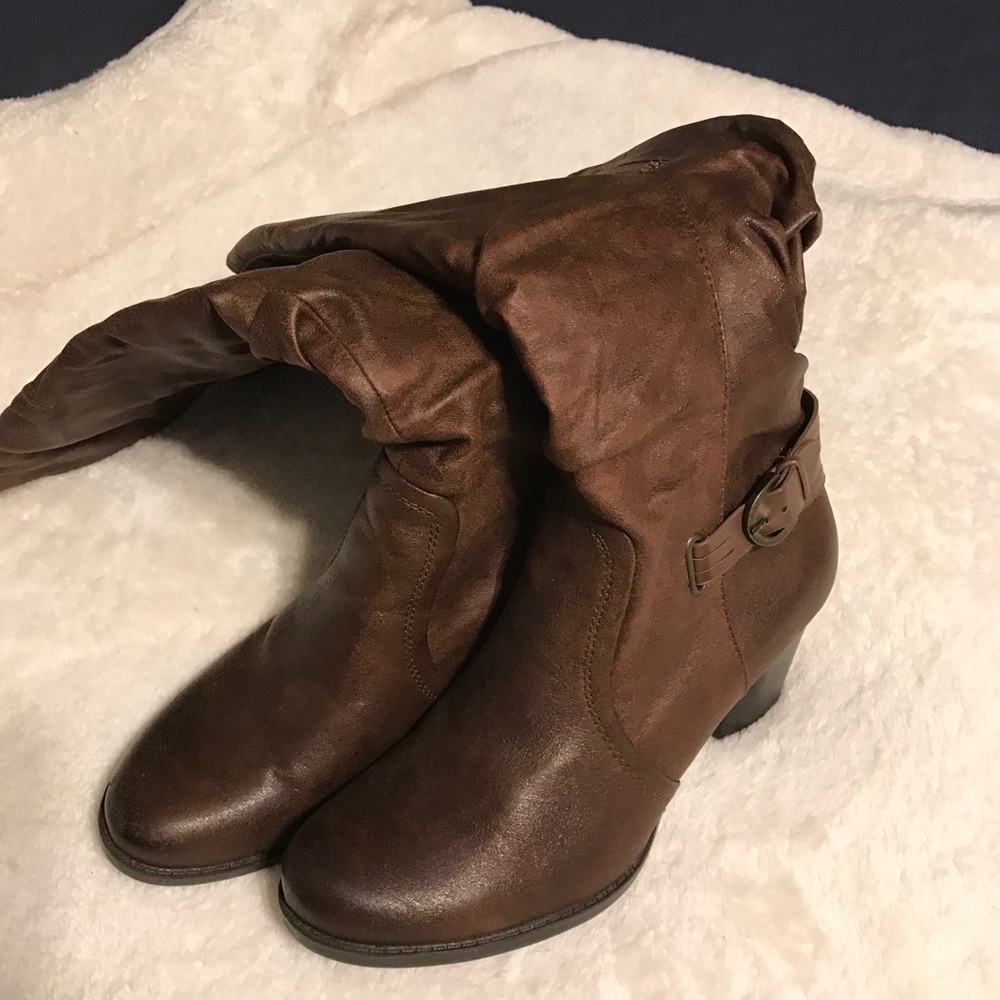Tall boots - Picture 2 of 3